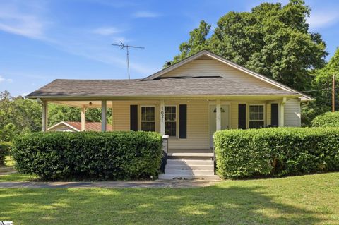 Photo of 1021 Gentry Memorial Highway, Easley, SC 29640 (MLS # 1592157)