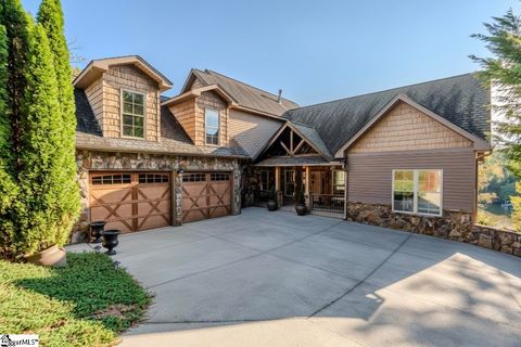 Photo of 137 W Waters Edge Lane, West Union, SC 29696 (MLS # 1572132)