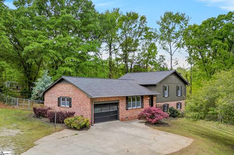 Photo of 210 Edgewood Circle, Woodruff, SC 29388 (MLS # 1587504)