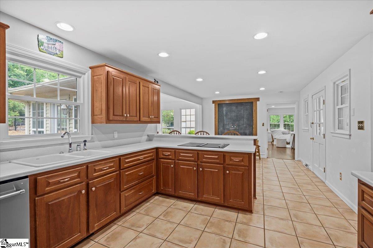 Greenville, South Carolina 29615, United States, 6 Bedrooms Bedrooms, ,4 BathroomsBathrooms,Residential,Active,192569