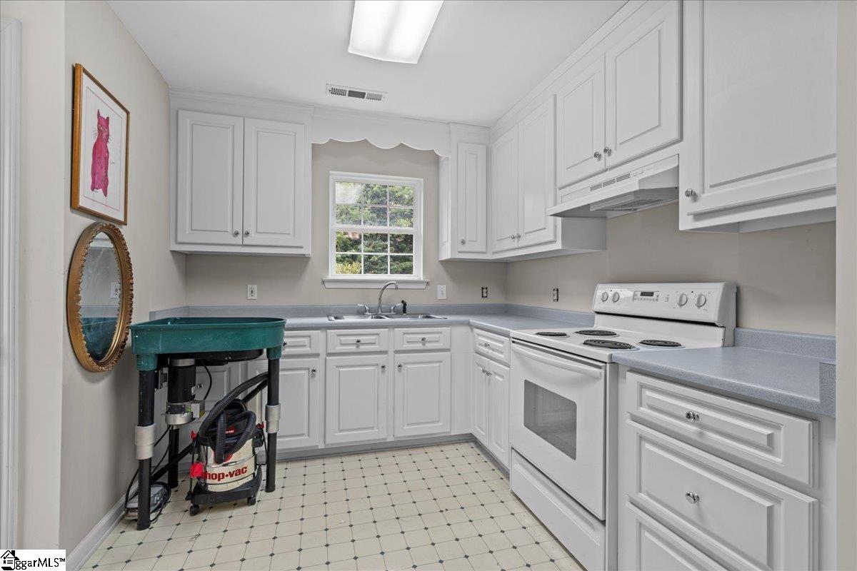 Greenville, South Carolina 29615, United States, 6 Bedrooms Bedrooms, ,4 BathroomsBathrooms,Residential,Active,192569