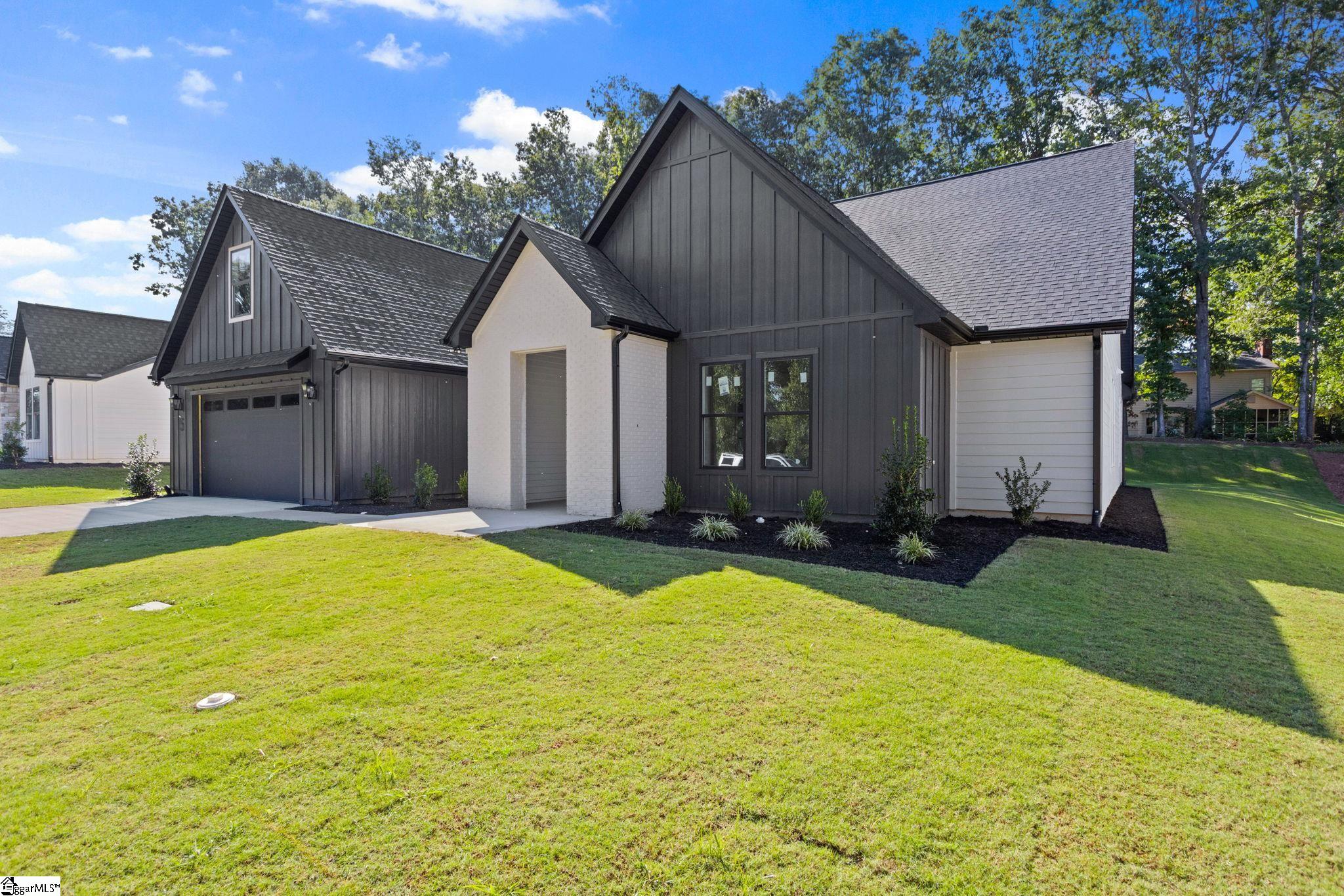 5 Inverrary Drive
