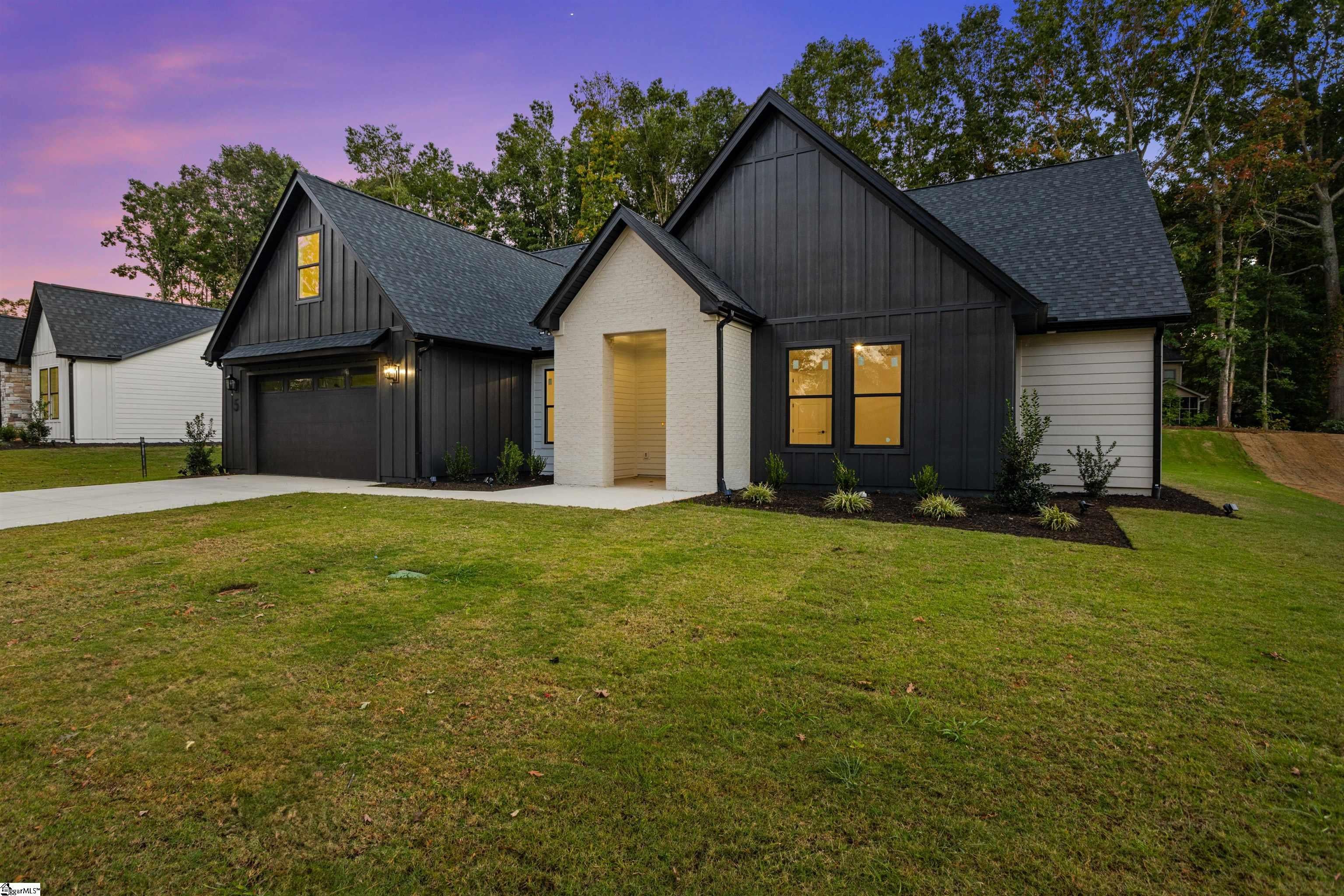 5 Inverrary Drive
