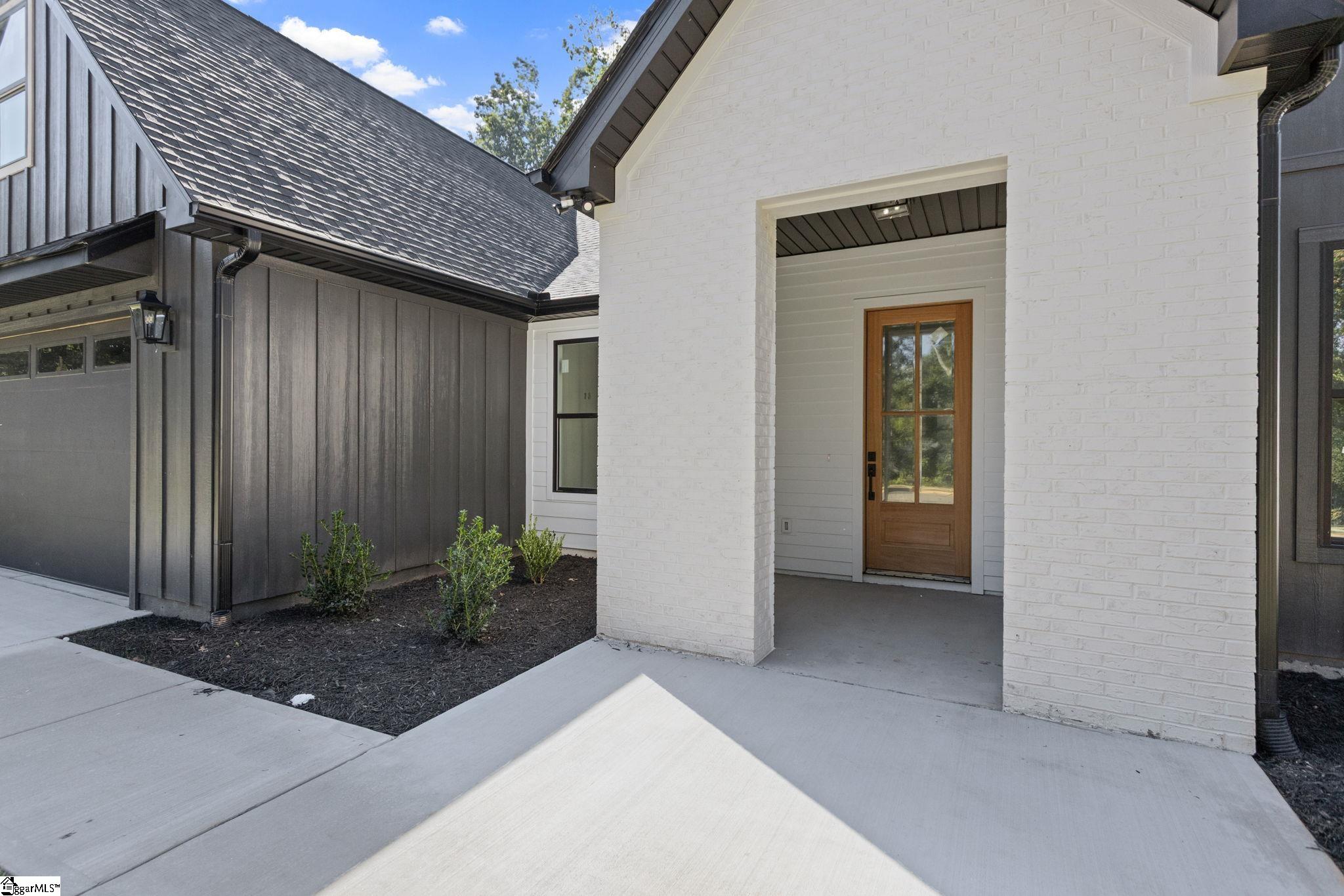 5 Inverrary Drive