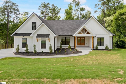 Photo of 9 Dahlgreen Lane, Taylors, SC 29687 (MLS # 1595466)