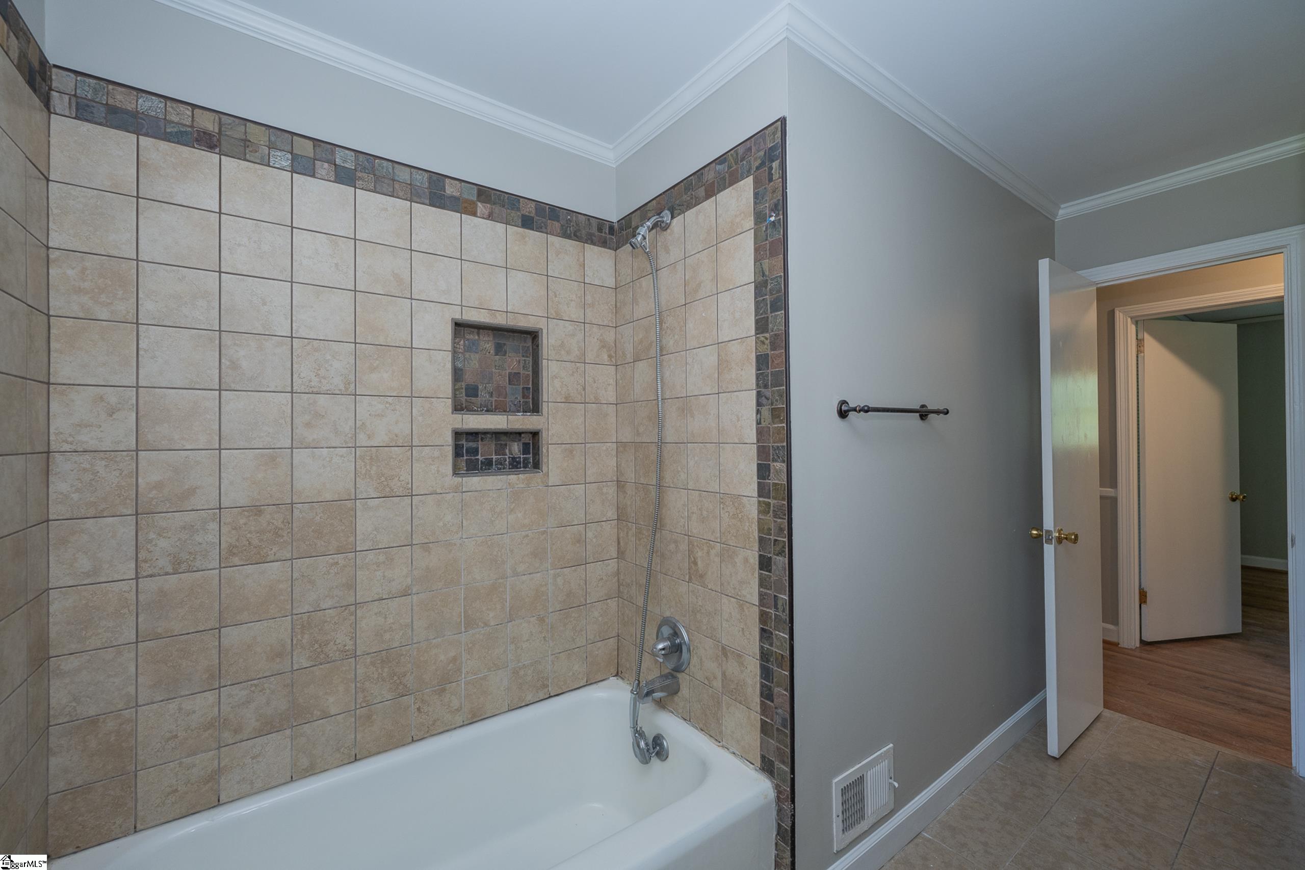 Greenville, South Carolina 29617, United States, 3 Bedrooms Bedrooms, ,2 BathroomsBathrooms,Residential,Contingent,119032