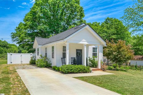 Photo of 506 W D Avenue, Easley, SC 29640 (MLS # 1590919)