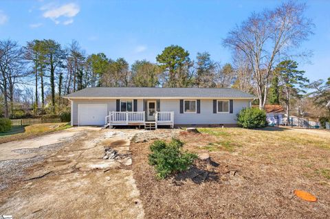 Photo of 1018 Havelock Drive, Taylors, SC 29687 (MLS # 1582323)