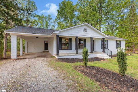 Photo of 181 Skyland Drive, Clinton, SC 29325 (MLS # 1587422)