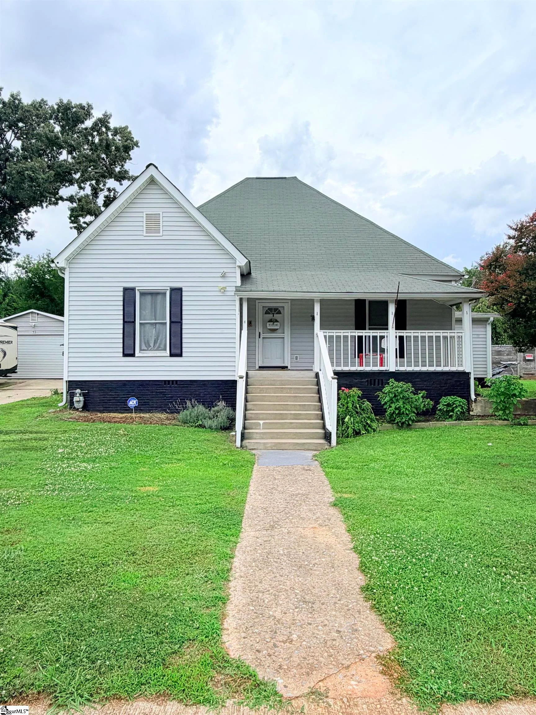 4 Front Street