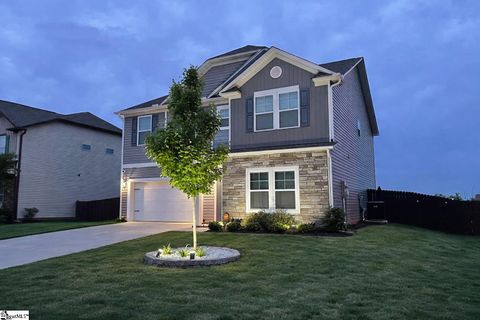 Photo of 105 Viewmont Drive, Duncan, SC 29334 (MLS # 1580015)