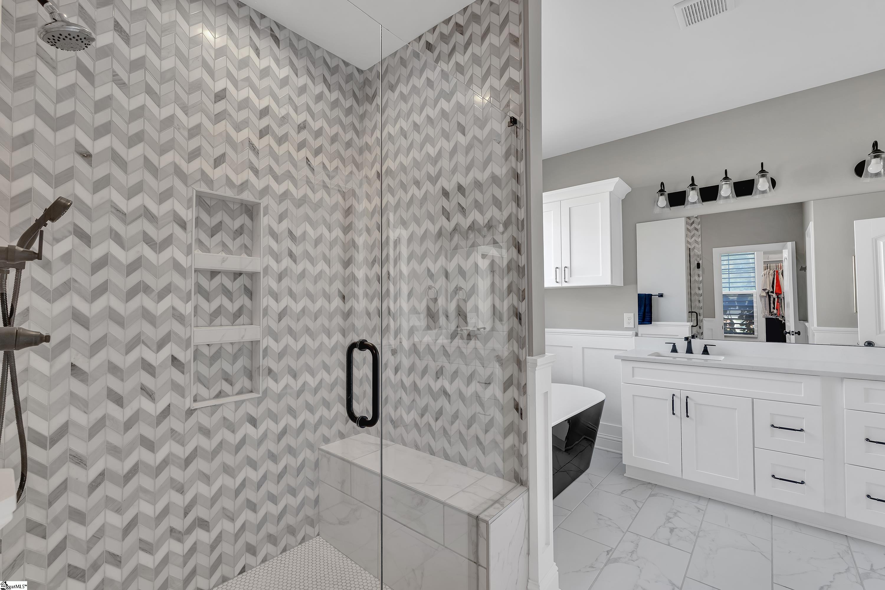 Greer, South Carolina 29651, United States, 5 Bedrooms Bedrooms, ,5 BathroomsBathrooms,Residential,Active,246733