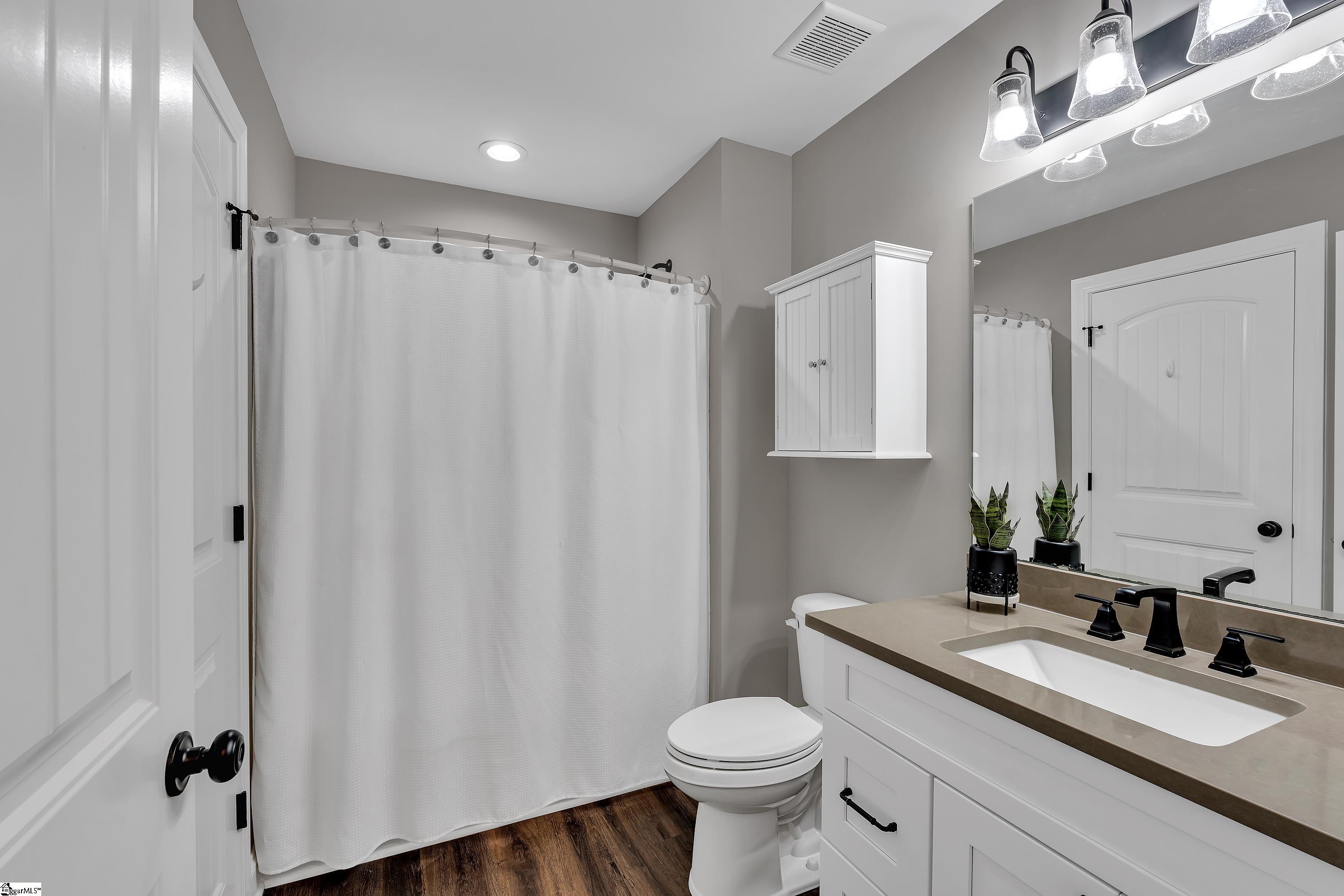 Greer, South Carolina 29651, United States, 5 Bedrooms Bedrooms, ,5 BathroomsBathrooms,Residential,Active,246733