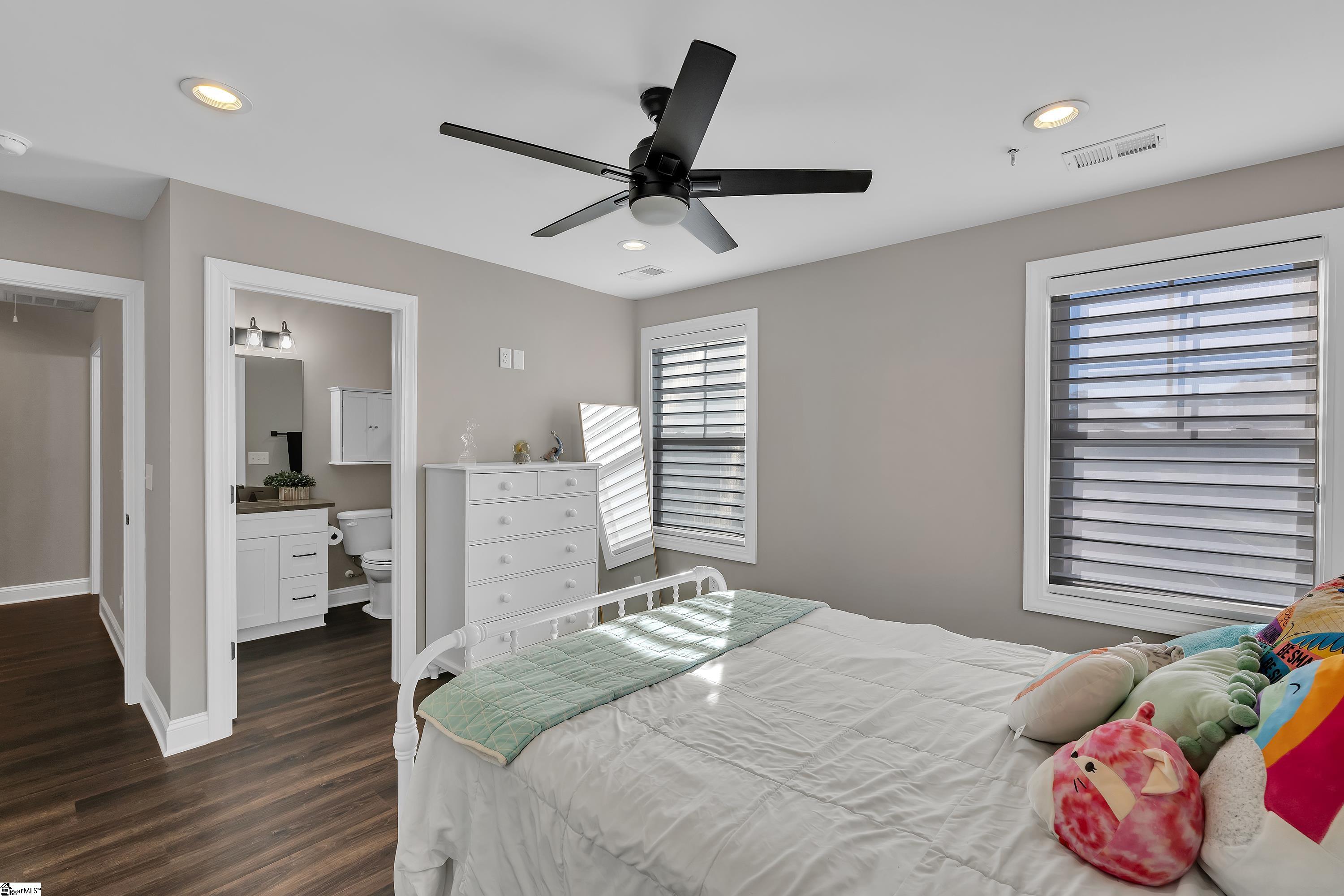 Greer, South Carolina 29651, United States, 5 Bedrooms Bedrooms, ,5 BathroomsBathrooms,Residential,Active,246733