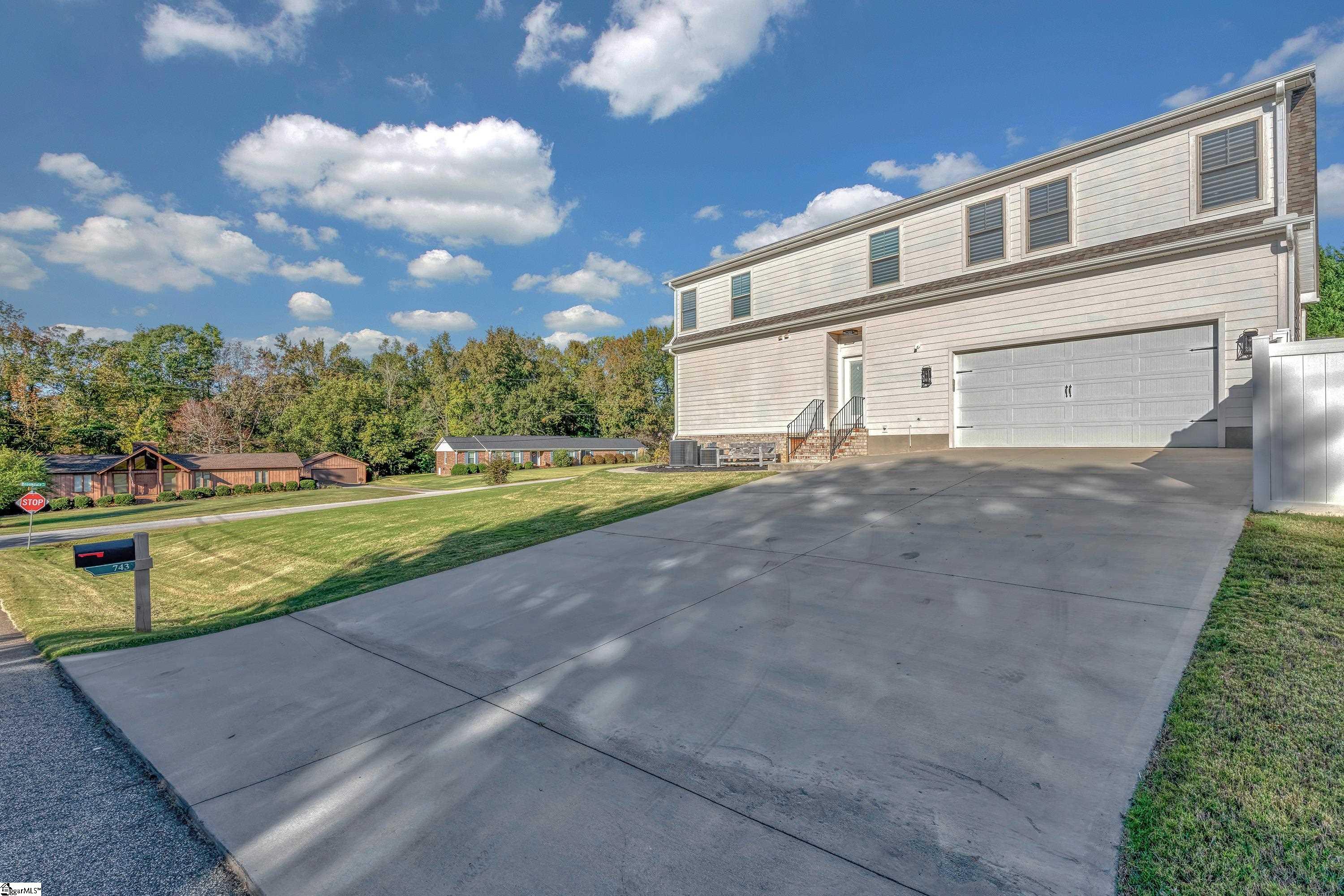 Greer, South Carolina 29651, United States, 5 Bedrooms Bedrooms, ,5 BathroomsBathrooms,Residential,Active,246733