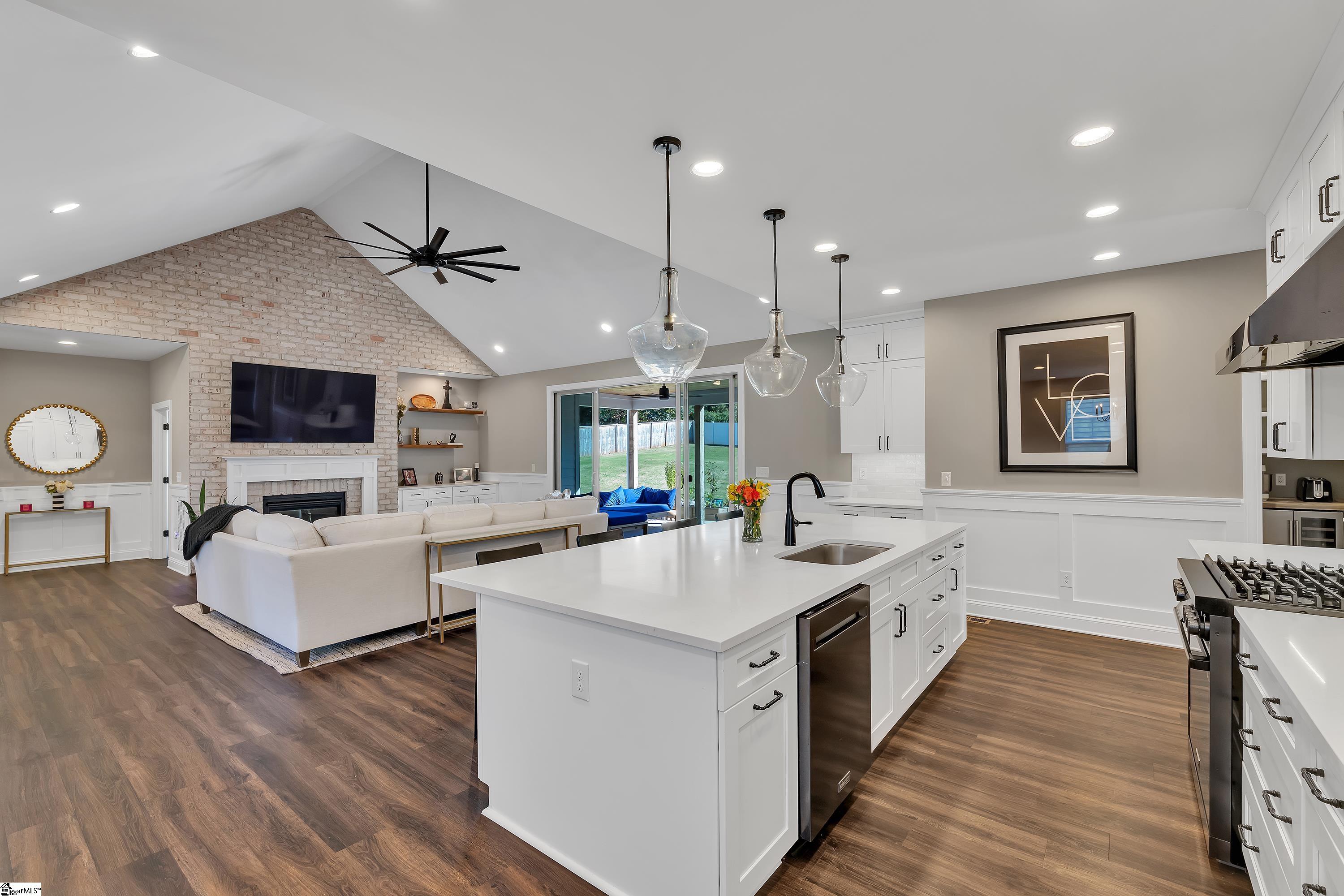 Greer, South Carolina 29651, United States, 5 Bedrooms Bedrooms, ,5 BathroomsBathrooms,Residential,Active,246733