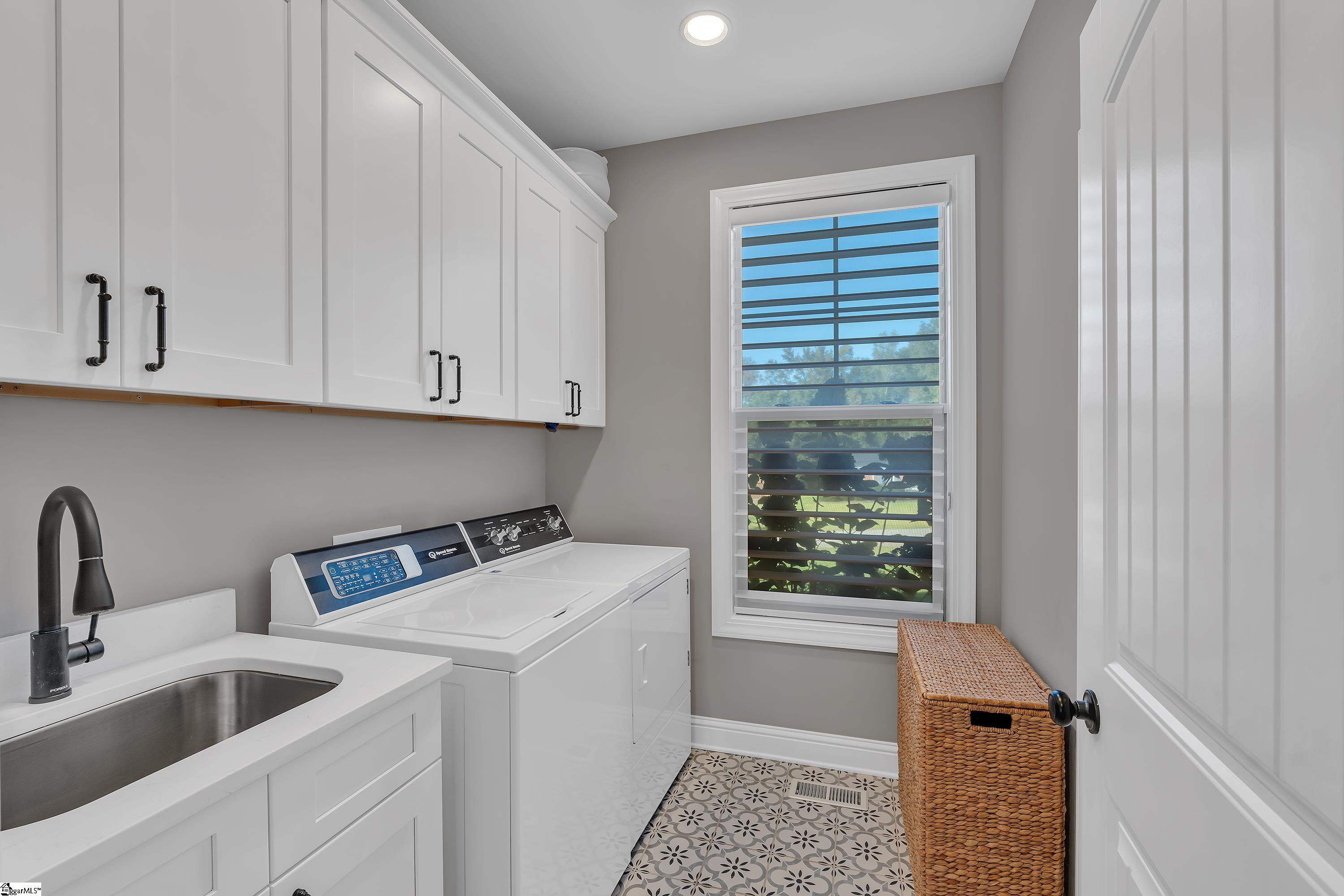 Greer, South Carolina 29651, United States, 5 Bedrooms Bedrooms, ,5 BathroomsBathrooms,Residential,Active,246733