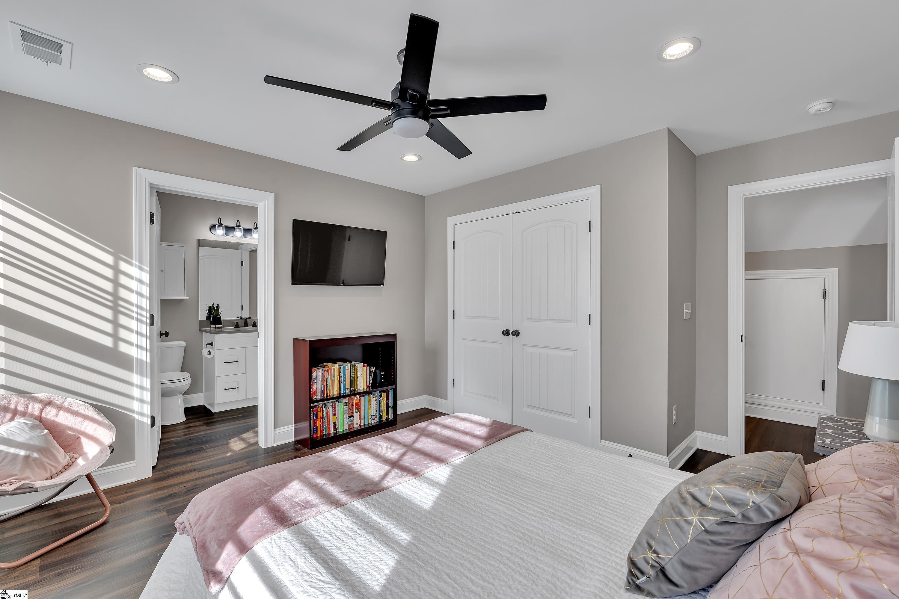 Greer, South Carolina 29651, United States, 5 Bedrooms Bedrooms, ,5 BathroomsBathrooms,Residential,Active,246733