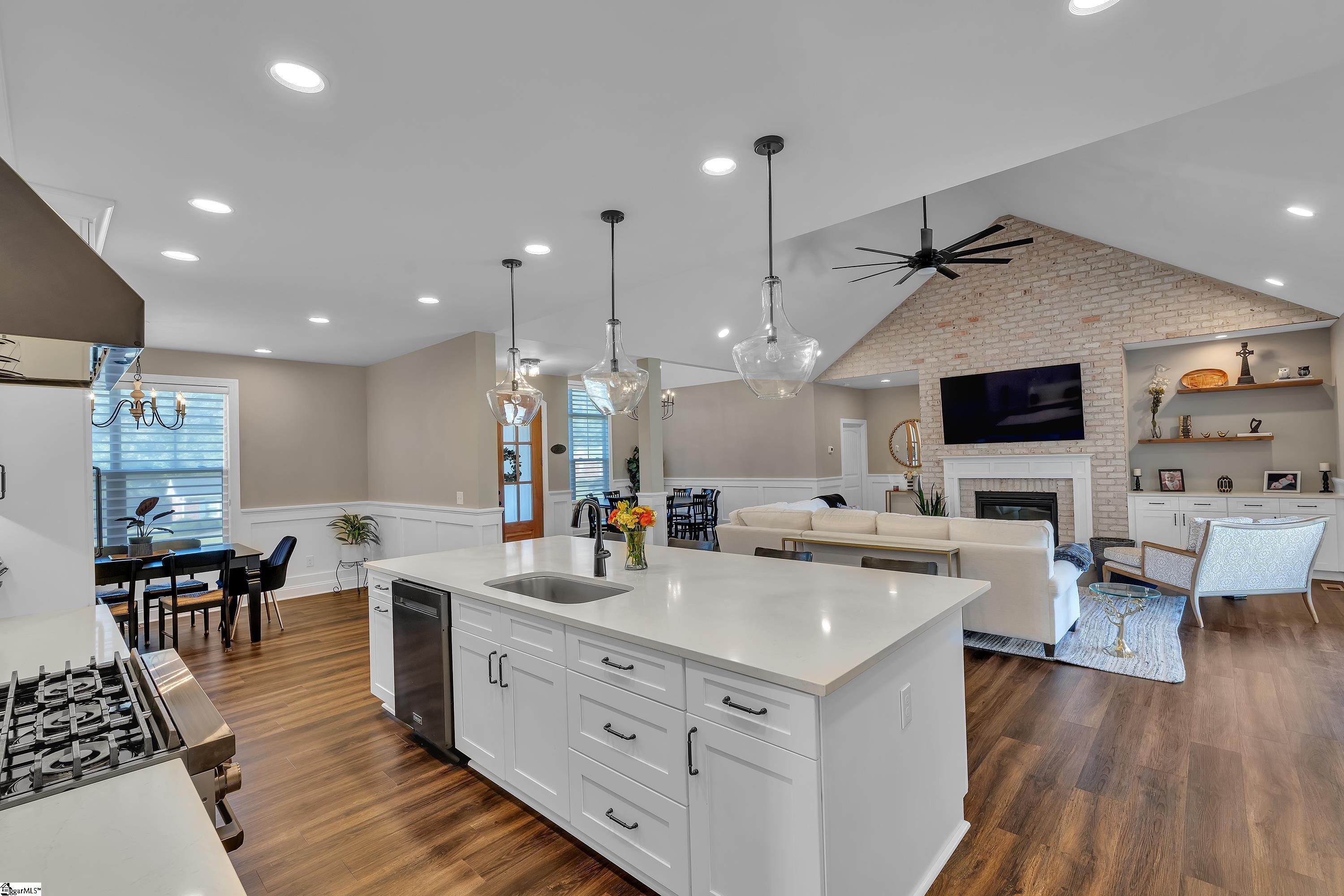 Greer, South Carolina 29651, United States, 5 Bedrooms Bedrooms, ,5 BathroomsBathrooms,Residential,Active,246733