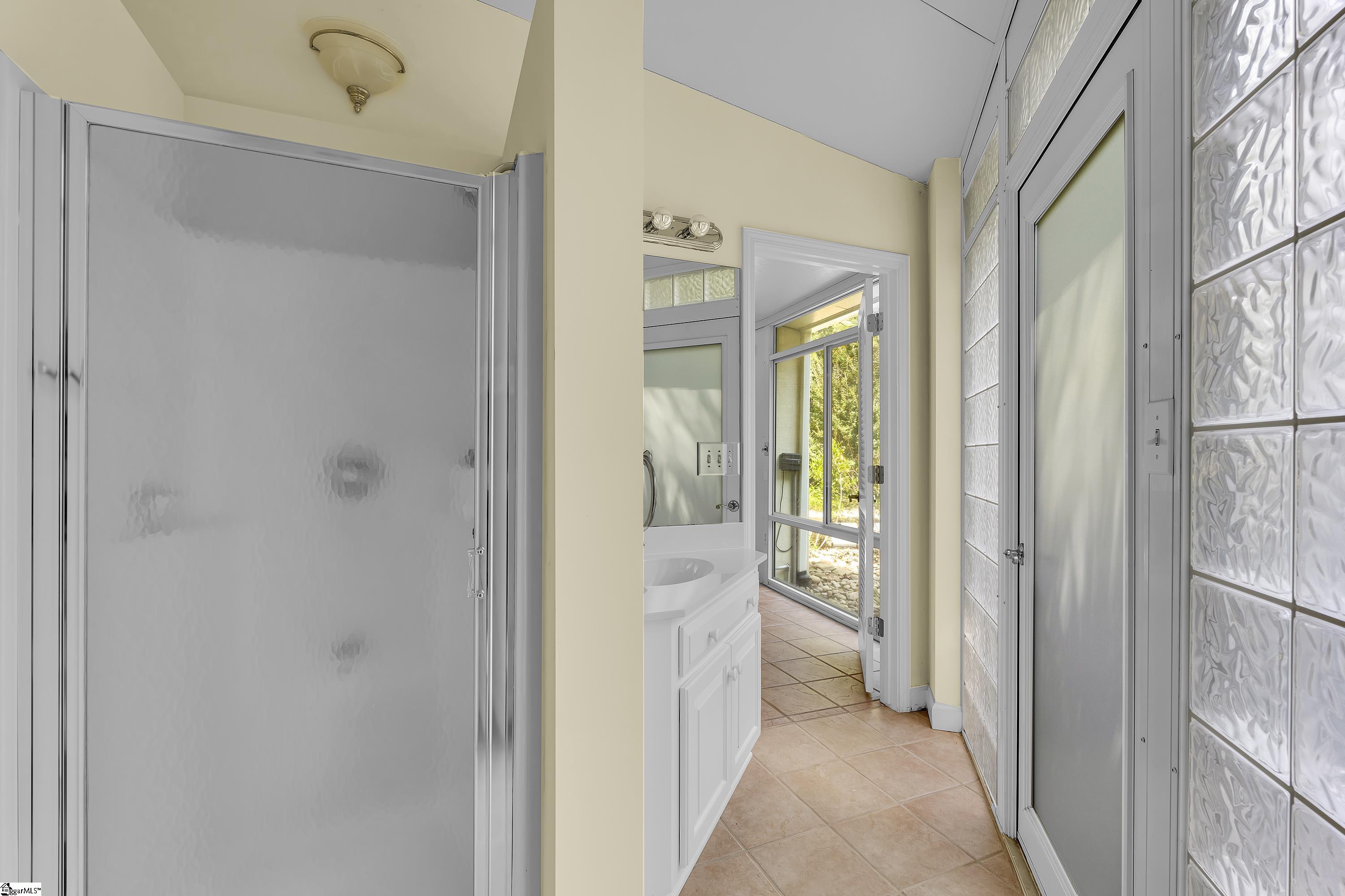 Greenville, South Carolina 29615, United States, 4 Bedrooms Bedrooms, ,6 BathroomsBathrooms,Residential,Active,95693