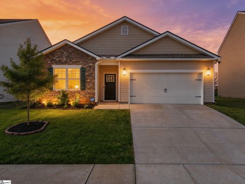 Photo of 16 Oak Edge Lane, Greer, SC 29651 (MLS # 1587659)