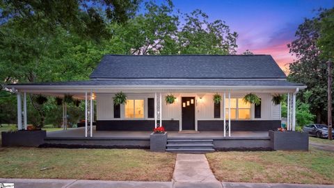 Photo of 157 S Linda Street, Cowpens, SC 29330 (MLS # 1590082)