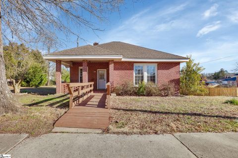 Photo of 307 Dukes Avenue, Greenwood, SC 29646 (MLS # 1582396)