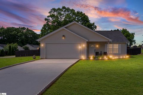 Photo of 707 Mirabelle Court, Spartanburg, SC 29301 (MLS # 1591582)