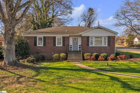 Photo of 2409 Poinsett Highway, Greenville, SC 29609 (MLS # 1580326)