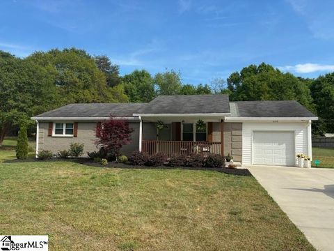 Photo of 606 E Darby Road, Taylors, SC 29687 (MLS # 1588683)