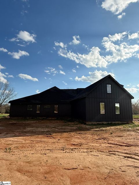 Photo of 992 Bumblebee Lane, Wellford, SC 29385 (MLS # 1584281)