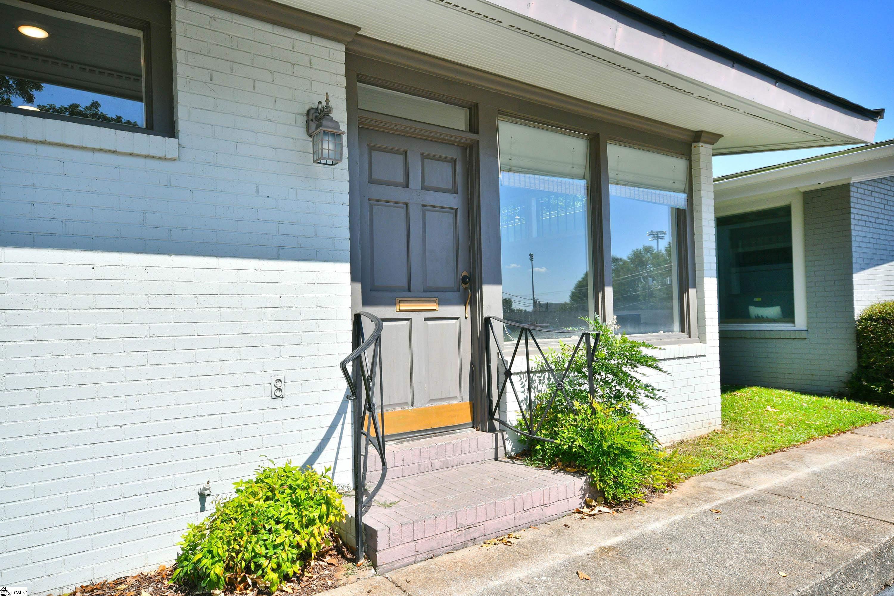 413 Vardry Street