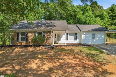 Photo of 38 Shore Drive, Greenville, SC 29611 (MLS # 1589533)