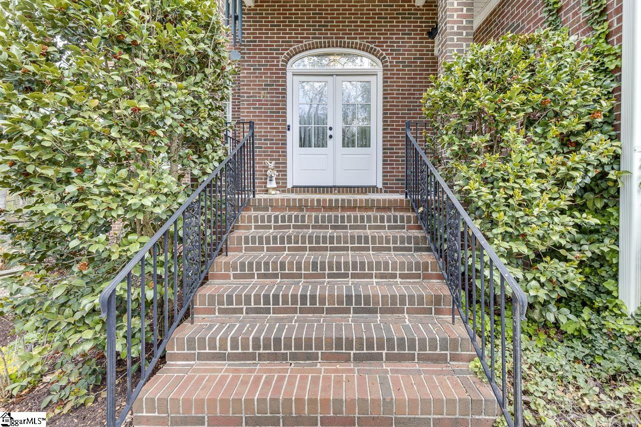 11 Eastwood Drive