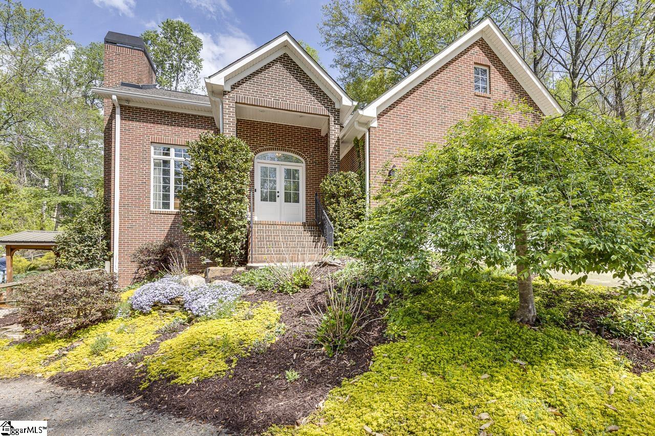 11 Eastwood Drive
