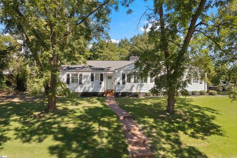 Photo of 409 Longview Terrace, Greenville, SC 29605 (MLS # 1582550)