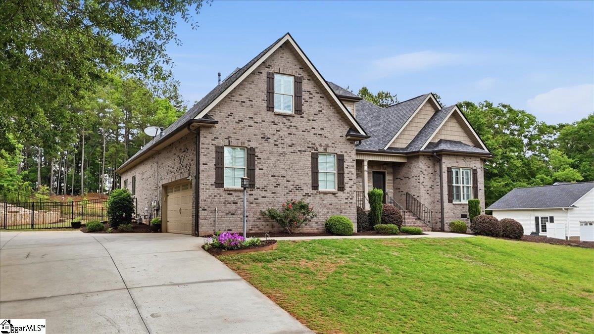 124 Holly Ridge Drive