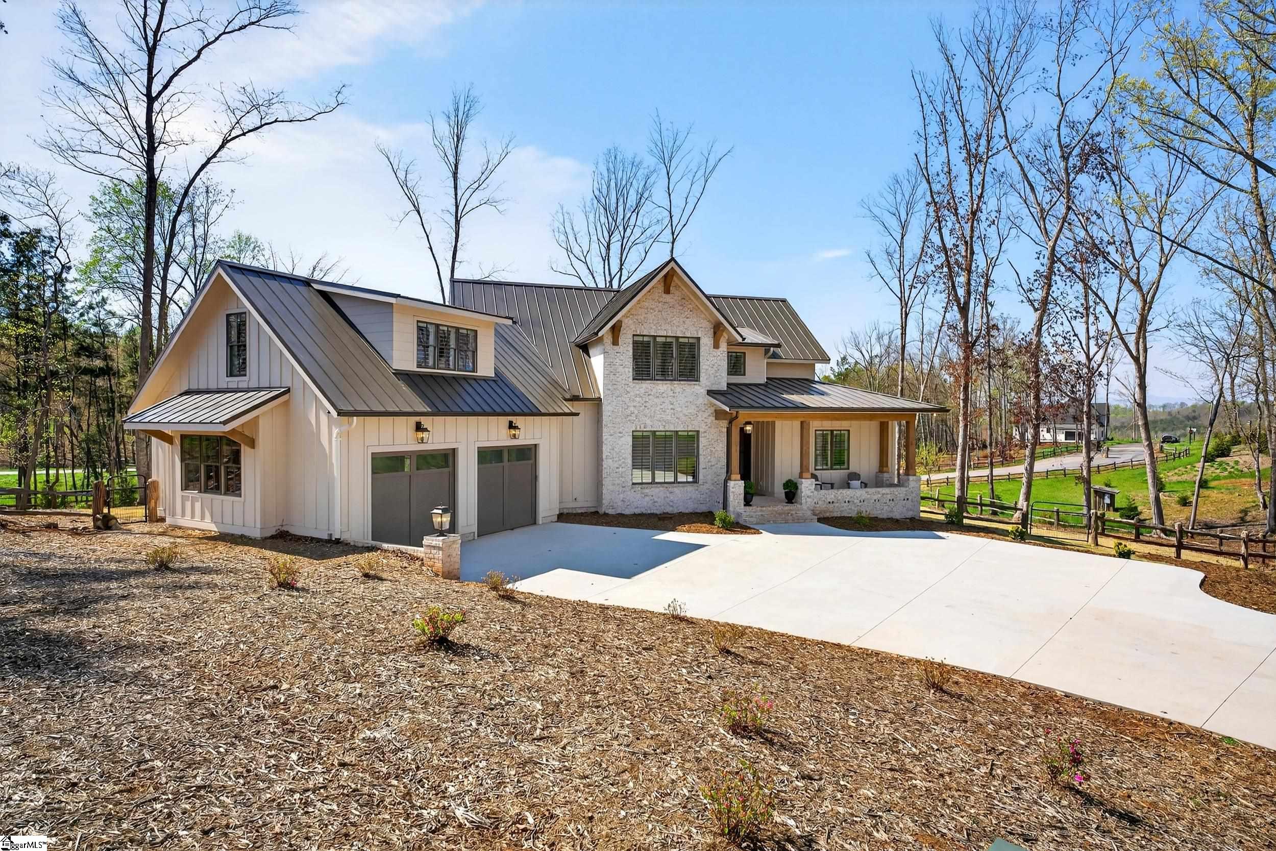 102 Waterfall Overlook Way