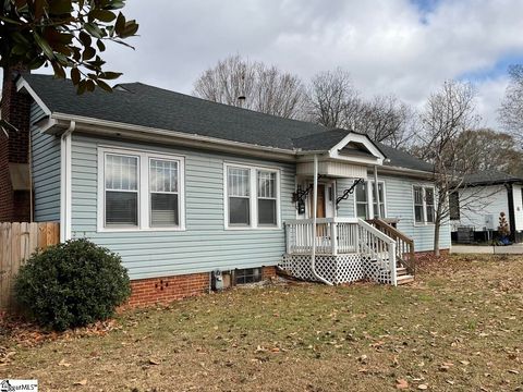 Photo of 101 E Blue Ridge Drive, Greenville, SC 29609 (MLS # 1577582)