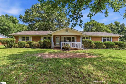 Photo of 202 Flatwood Road, Spartanburg, SC 29303 (MLS # 1594572)