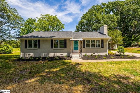 Photo of 317 Cole Street, Spartanburg, SC 29301 (MLS # 1591529)