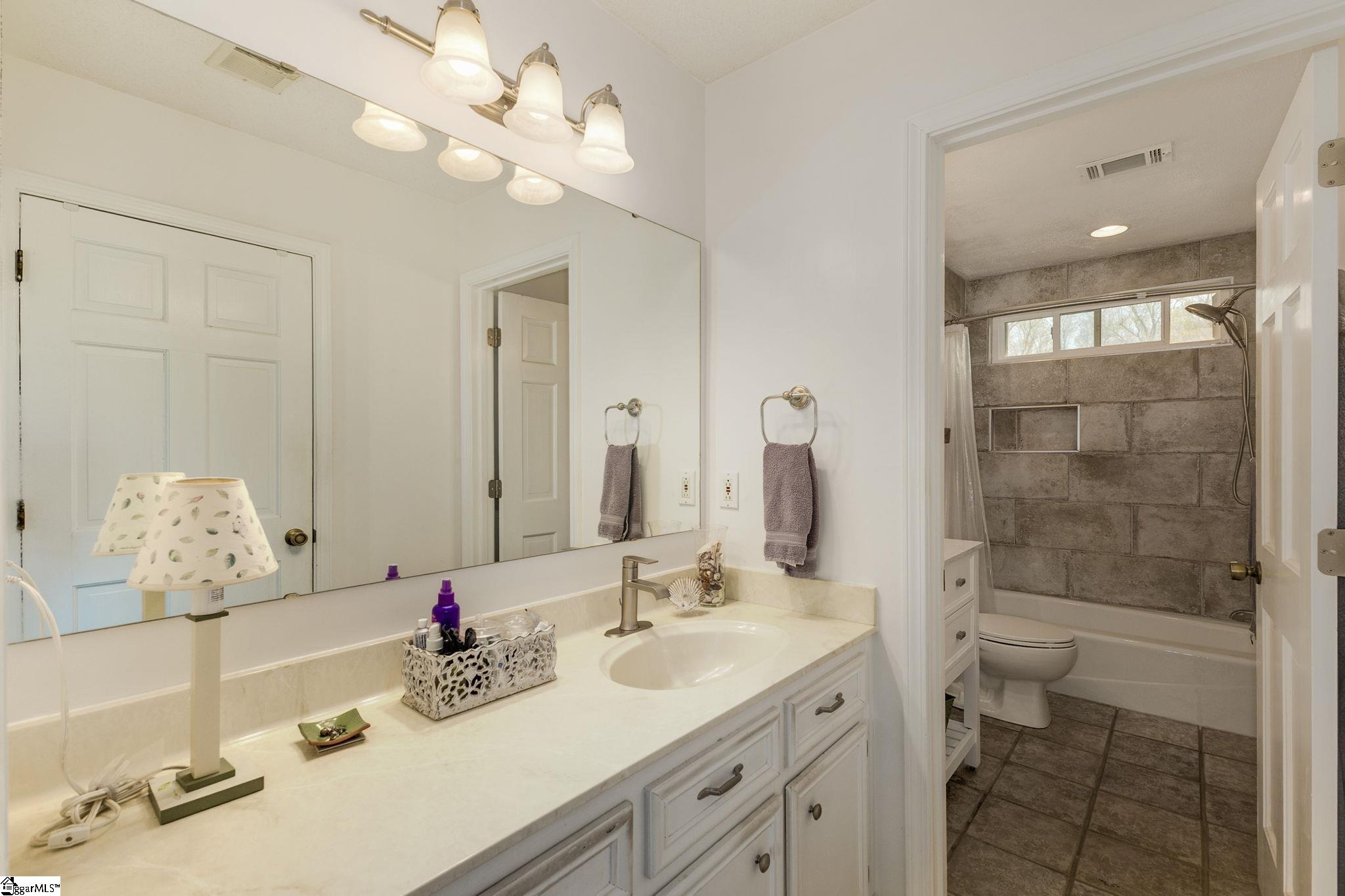 Greenville, South Carolina 29615, United States, 4 Bedrooms Bedrooms, ,3 BathroomsBathrooms,Residential,Contingent,109052