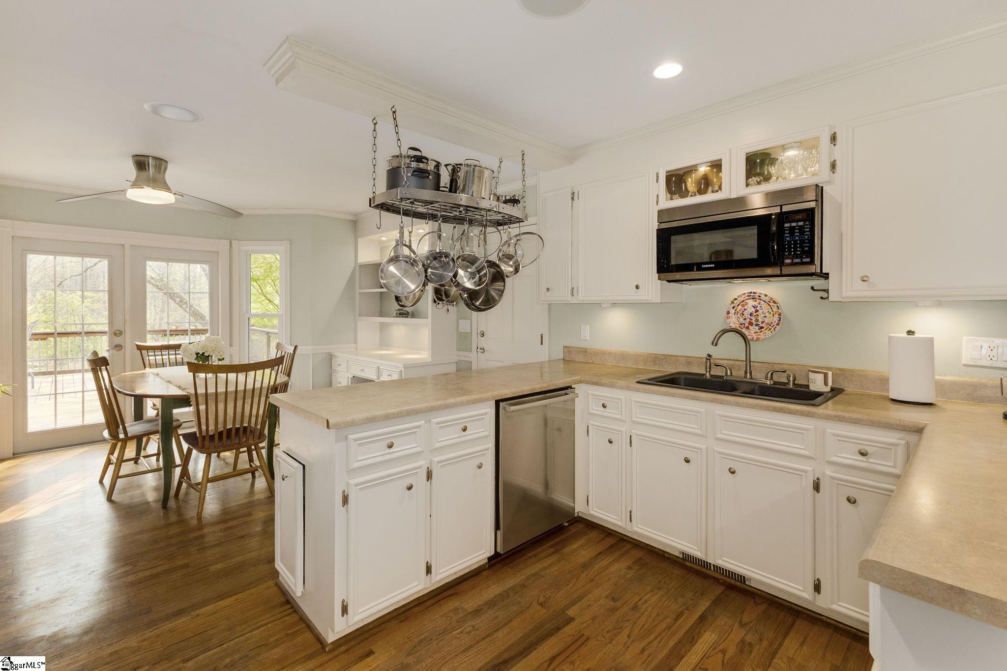 Greenville, South Carolina 29615, United States, 4 Bedrooms Bedrooms, ,3 BathroomsBathrooms,Residential,Contingent,109052