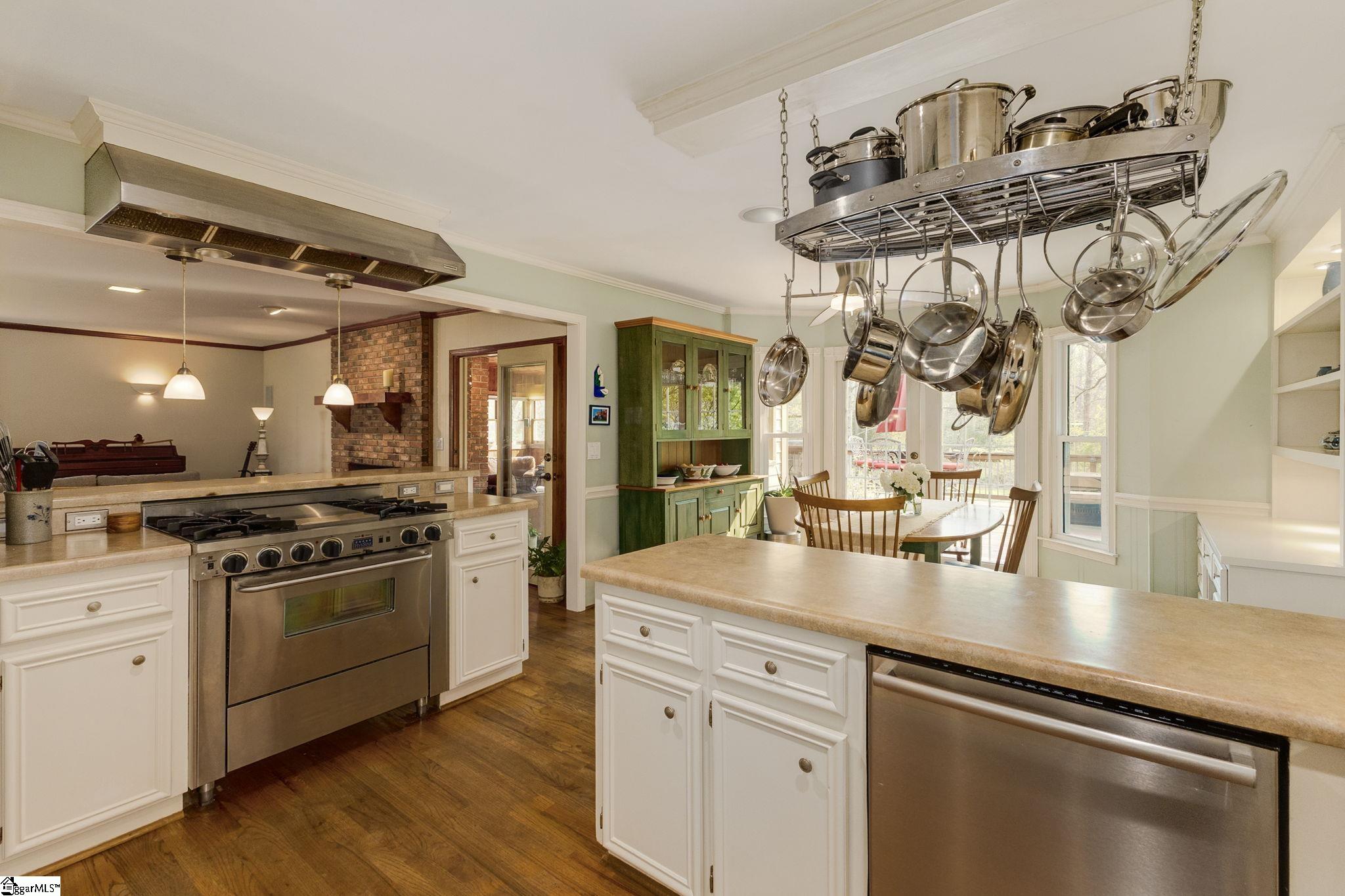 Greenville, South Carolina 29615, United States, 4 Bedrooms Bedrooms, ,3 BathroomsBathrooms,Residential,Contingent,109052