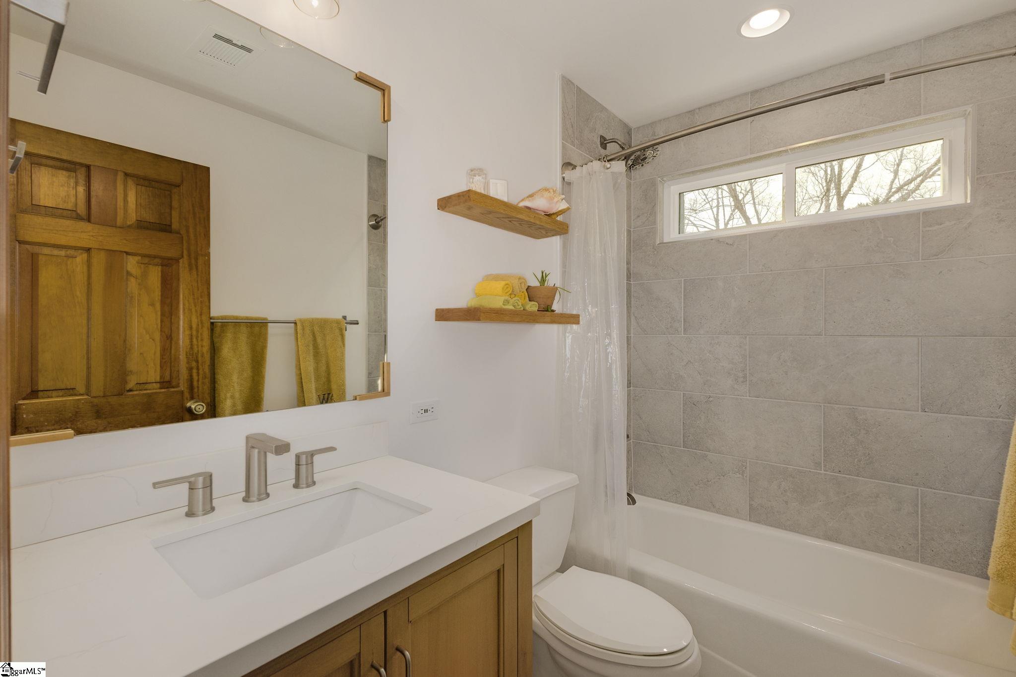 Greenville, South Carolina 29615, United States, 4 Bedrooms Bedrooms, ,3 BathroomsBathrooms,Residential,Contingent,109052