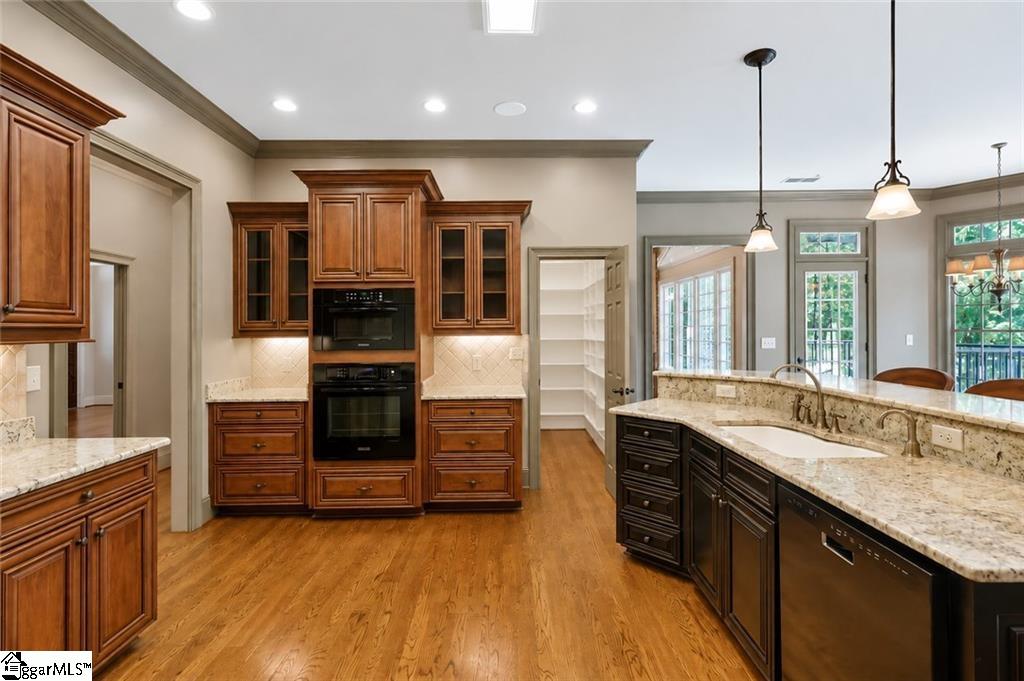 Custom-built executive home on Lake Hartwell offering exceptional qual – image 18