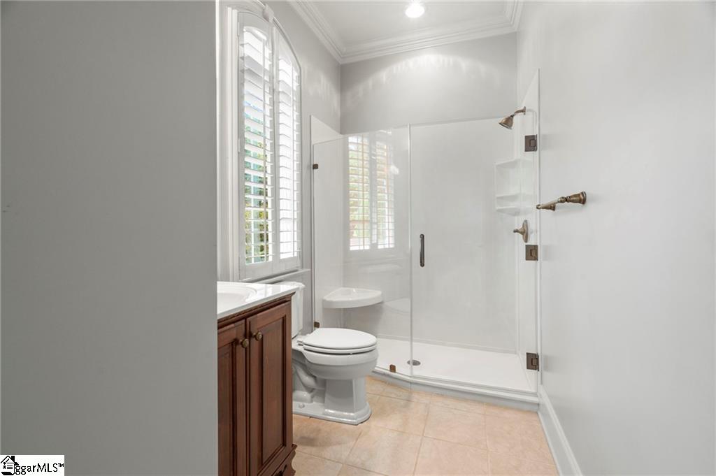 Custom-built executive home on Lake Hartwell offering exceptional qual – image 25