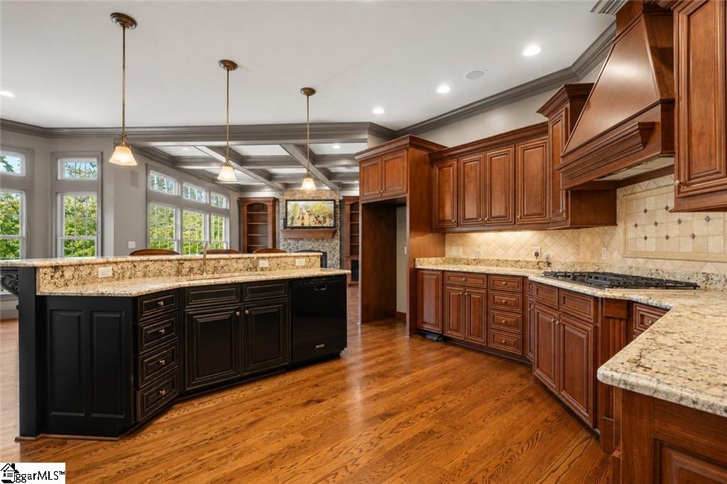 Custom-built executive home on Lake Hartwell offering exceptional qual – image 17