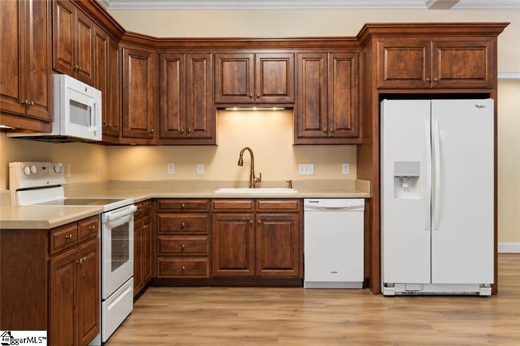 Custom-built executive home on Lake Hartwell offering exceptional qual – image 36