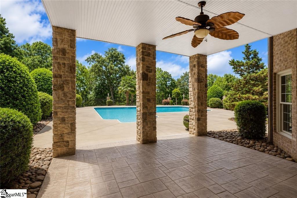 Custom-built executive home on Lake Hartwell offering exceptional qual – image 38